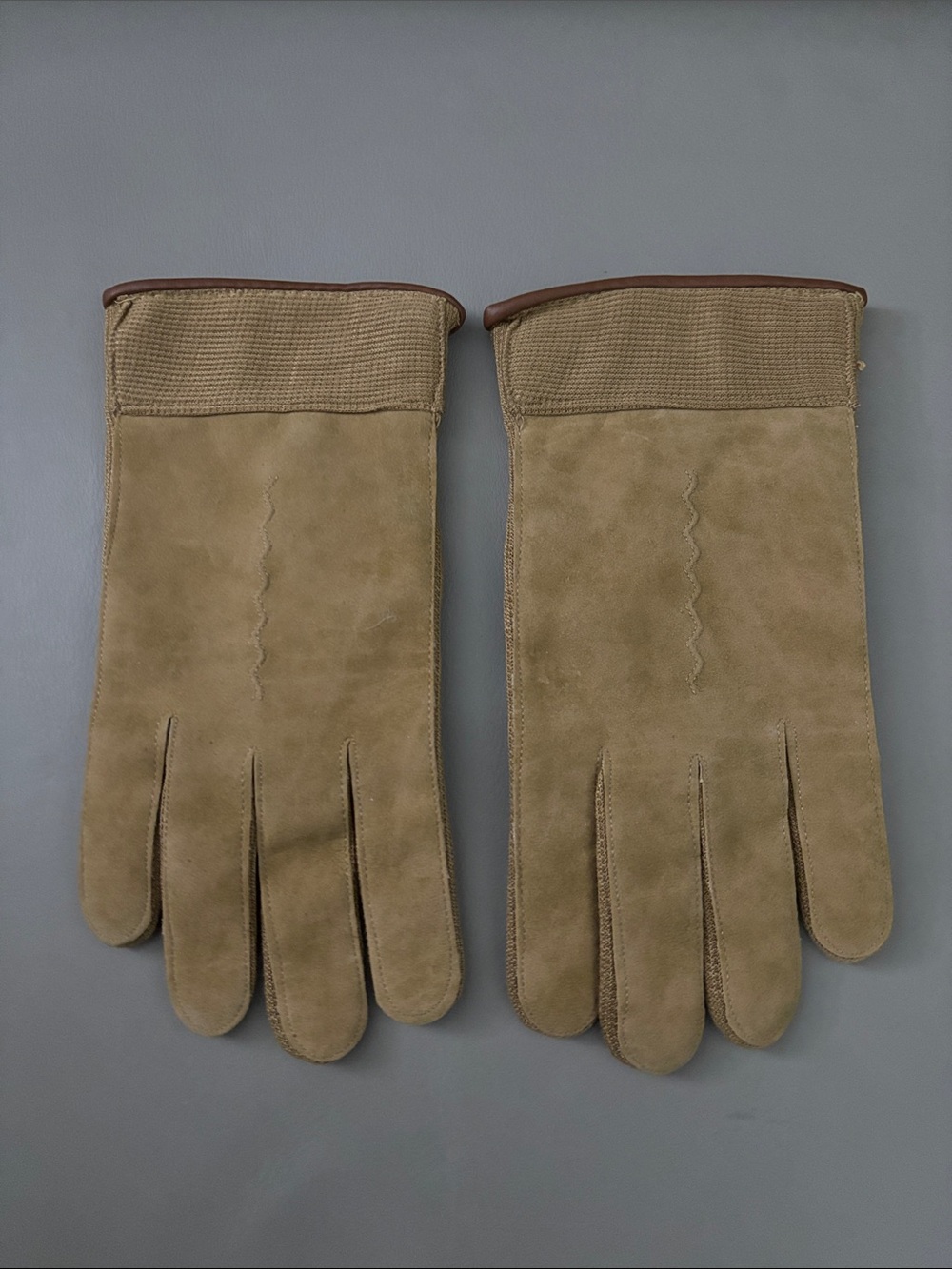 Source Unknown Men's Suede Gloves in Tan with Brown Trim